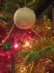 Pretty Fuzzy Christmas Bauble Cocoon - Aurelie Colas